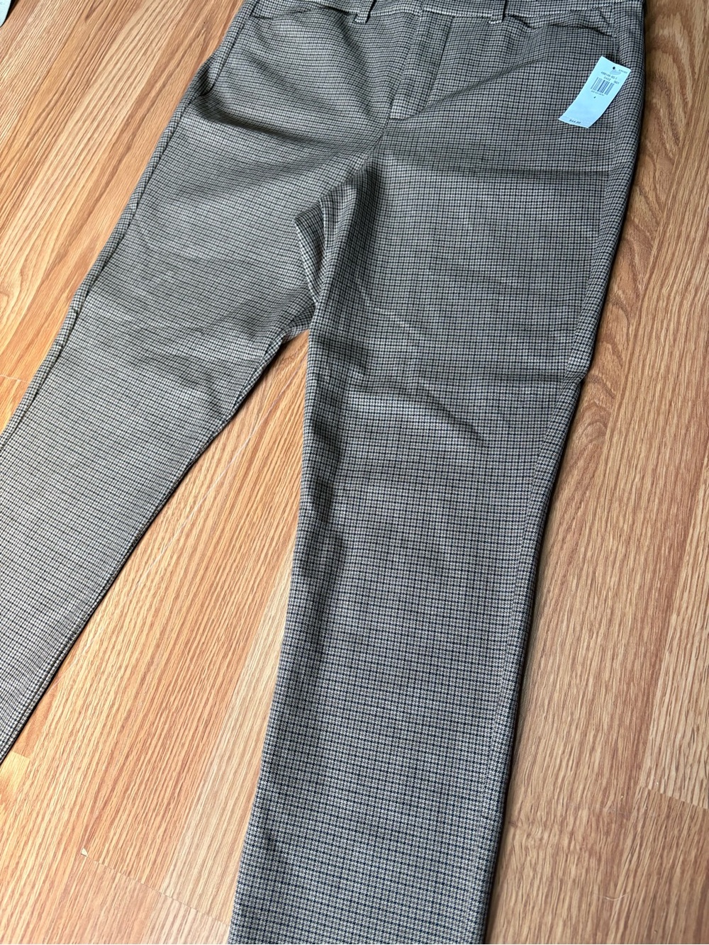 Old Navy Women's Brown Plaid Slim Pants - Picture 4 of 8